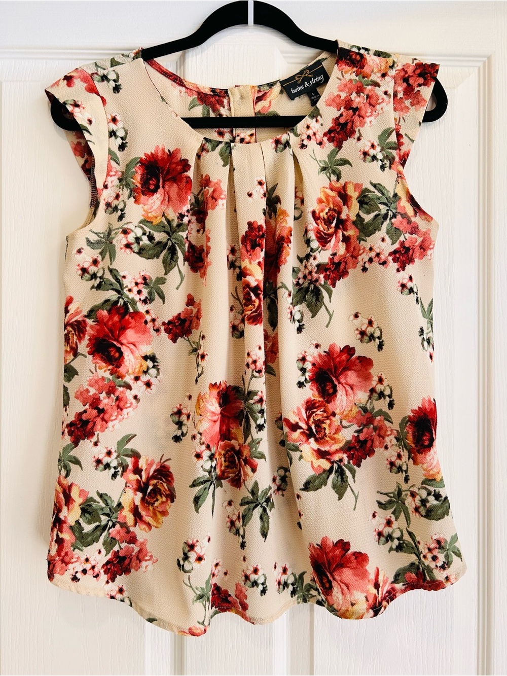 Lush & Lavish Floral Pleat-Front Sleeveless Blouse - Cream/Red
